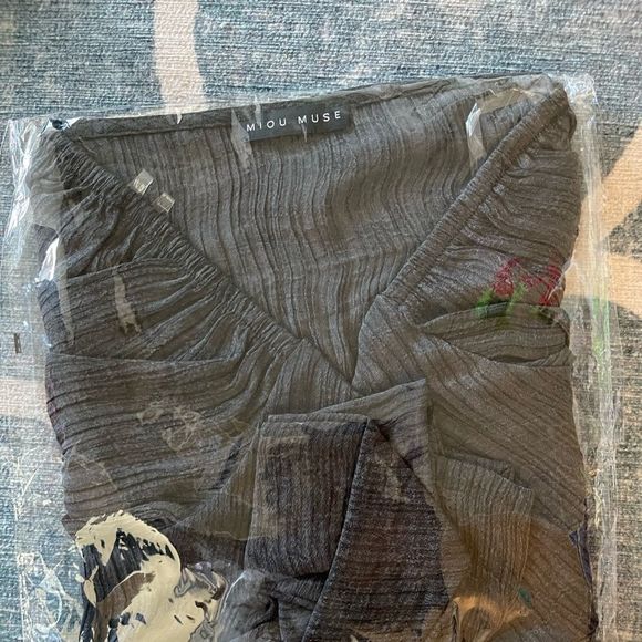 NWT. Tie front crop top. Charcoal color. Size small. - Picture 10 of 10
